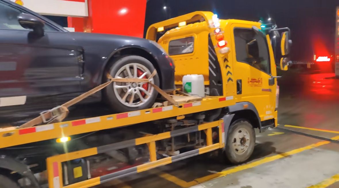 奉贤行车途中遇到突发状况该如何呼叫道路救援？